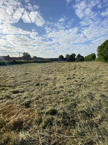 A PENIN, beau terrain à bâtir , en pleine campagne