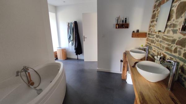 Bâtisse rénovée 240 m2