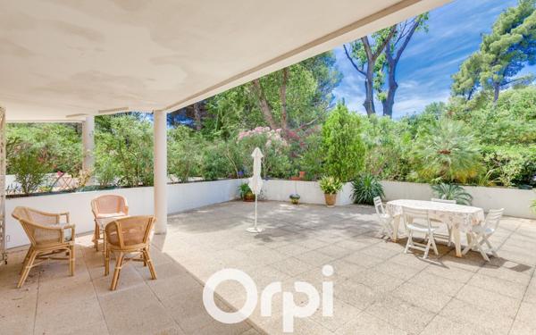 Appartement à vendre    3 pièces • 74,80 m2 Marseille 8