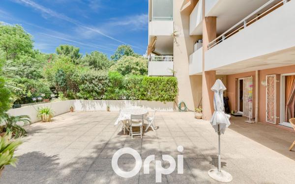 Appartement à vendre    3 pièces • 74,80 m2 Marseille 8