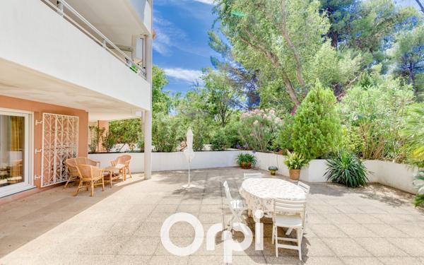 Appartement à vendre    3 pièces • 74,80 m2 Marseille 8