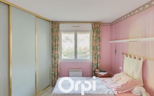 Appartement à vendre    3 pièces • 74,80 m2 Marseille 8