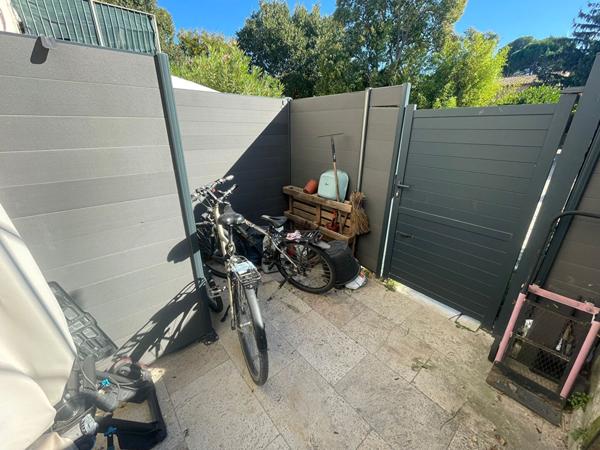 EXCLUSIVITÉ SUR AVIGNON QUARTIER BONAVENTURE - A VENDRE - APPARTEMENT AVEC COUR ET PARKING