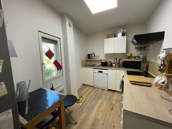 EXCLUSIVITÉ SUR AVIGNON QUARTIER BONAVENTURE - A VENDRE - APPARTEMENT AVEC COUR ET PARKING