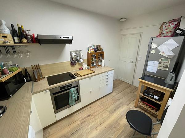 EXCLUSIVITÉ SUR AVIGNON QUARTIER BONAVENTURE - A VENDRE - APPARTEMENT AVEC COUR ET PARKING