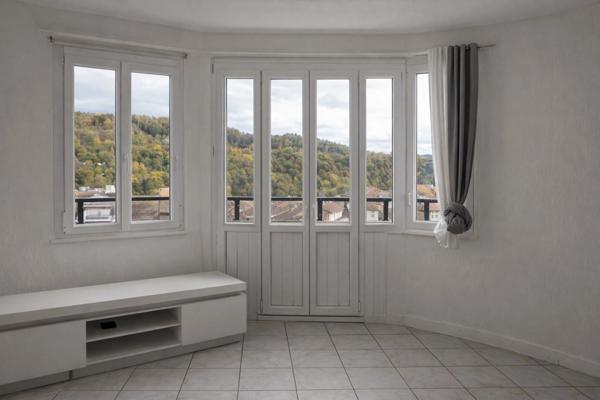 📍 Appartement 5 pièces – 119 m² total – Centre-ville de Valserhône – Vendu occupé