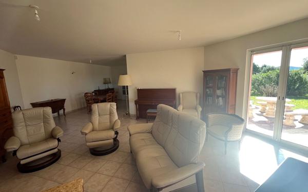 Maison à vendre    5 pièces • 158 m2 La Cadière-d'Azur