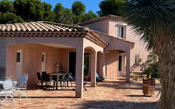 Maison à vendre    5 pièces • 158 m2 La Cadière-d'Azur