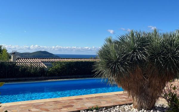 Maison à vendre    5 pièces • 158 m2 La Cadière-d'Azur