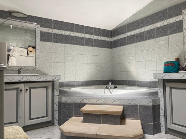 Mazet 70m2 avec dépendance aménageable de 43m2 - 13370 Mallemort-Pont Royal