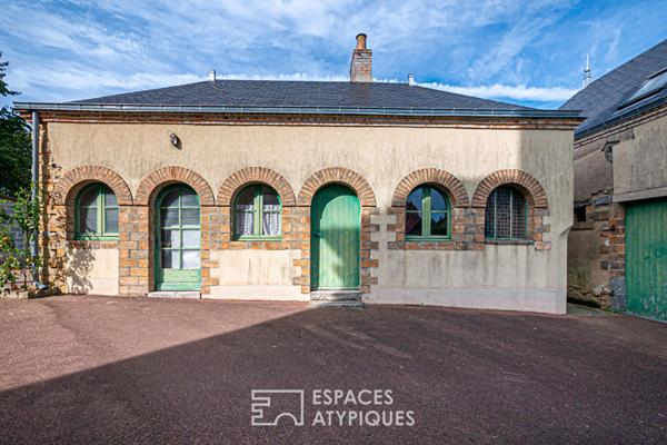 Demeure de maître du XIX ème siècle et ses dépendances dans son parc arboré au coeur d’une cité médiéval