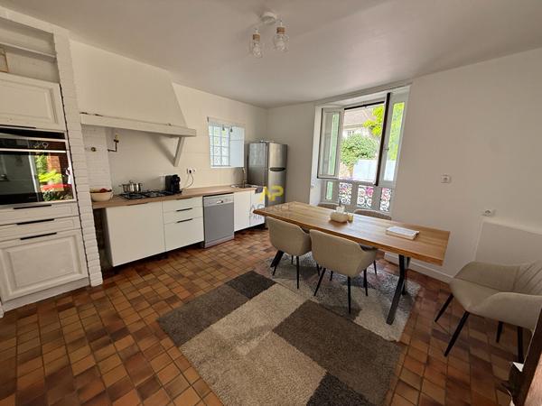 MAISON HYPER CENTRE VILLE 200 000 € **  - Référence  2049