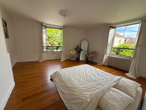 MAISON HYPER CENTRE VILLE 200 000 € **  - Référence  2049
