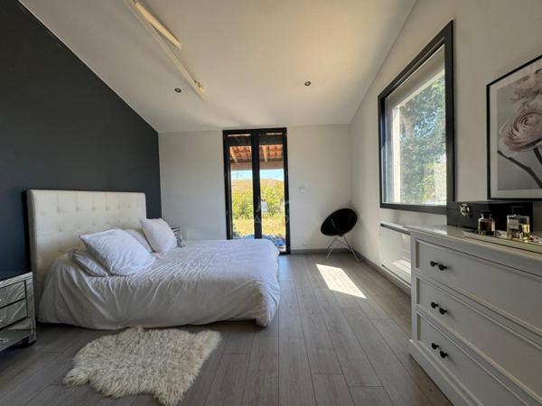 Maison familiale plain-pied: 3 chambres, terrain de 1 300 m², centre de Saint-Yzan-de-Soudiac