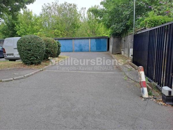 box de 15 m2 dans résidence sécurisée à Gonesse