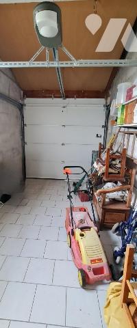 Sur la commune de DAMMARIE-LES-LYS, maison de plain-pied d'env. 112m² habitables, élevée sur vi...