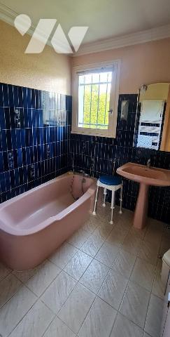 Sur la commune de DAMMARIE-LES-LYS, maison de plain-pied d'env. 112m² habitables, élevée sur vi...