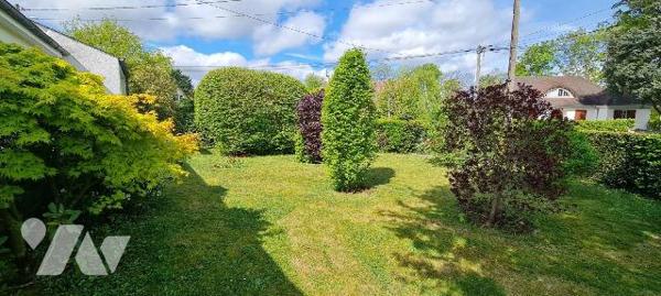 Sur la commune de DAMMARIE-LES-LYS, maison de plain-pied d'env. 112m² habitables, élevée sur vi...