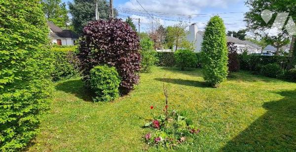 Sur la commune de DAMMARIE-LES-LYS, maison de plain-pied d'env. 112m² habitables, élevée sur vi...