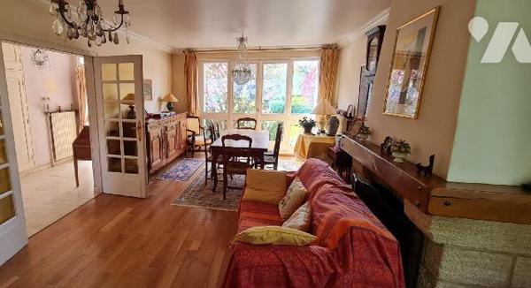 Sur la commune de DAMMARIE-LES-LYS, maison de plain-pied d'env. 112m² habitables, élevée sur vi...