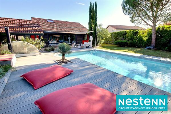 Maison Meyzieu T5 d'environ 143 m² sur un terrain de 753 m² avec piscine.