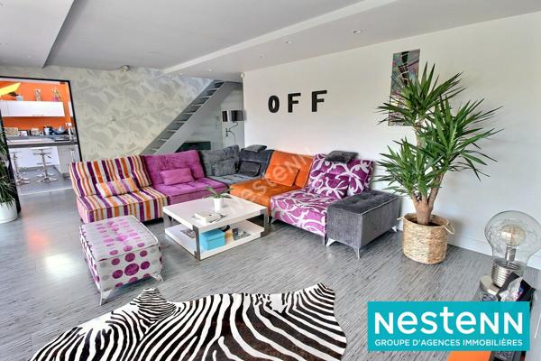 Maison Meyzieu T5 d'environ 143 m² sur un terrain de 753 m² avec piscine.