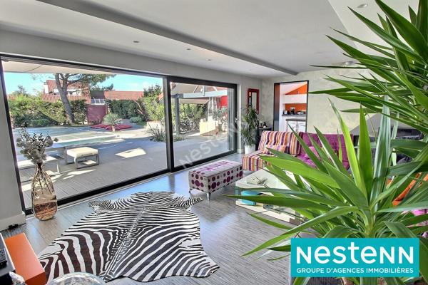 Maison Meyzieu T5 d'environ 143 m² sur un terrain de 753 m² avec piscine.