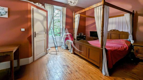 Grande Maison de maître, gîte et piscine.