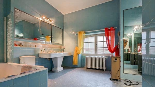 Grande Maison de maître, gîte et piscine.