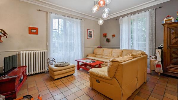 Grande Maison de maître, gîte et piscine.