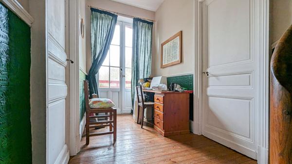 Grande Maison de maître, gîte et piscine.