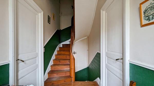 Grande Maison de maître, gîte et piscine.