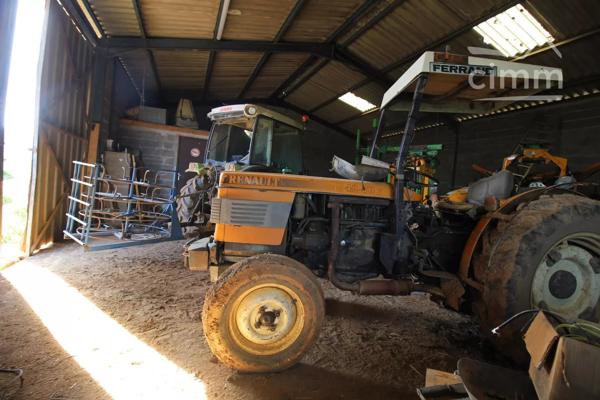 A vendre deux hangars sur une parcelle de 2915m².
