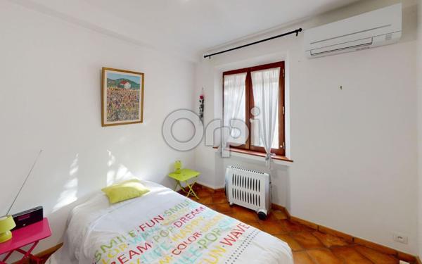 Maison à vendre    5 pièces •  Carqueiranne