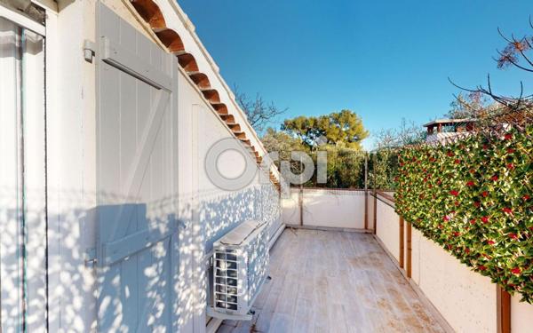 Maison à vendre    5 pièces •  Carqueiranne