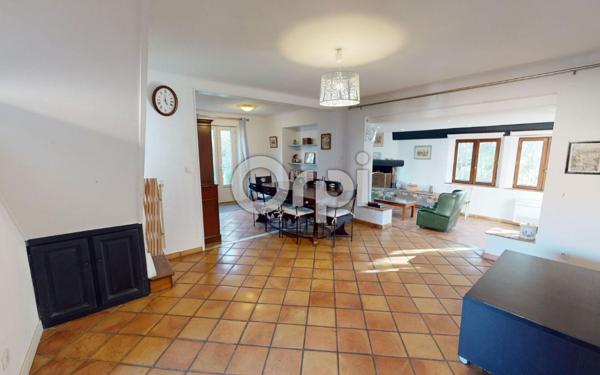 Maison à vendre    5 pièces •  Carqueiranne