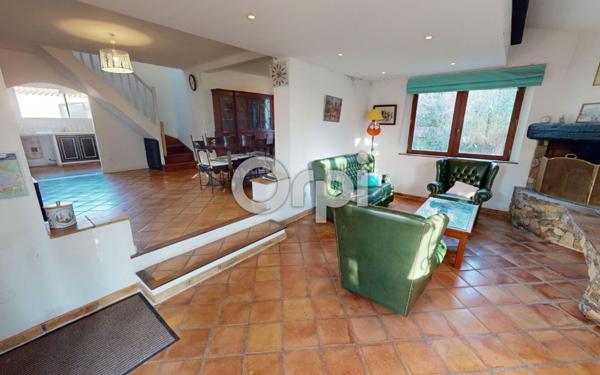 Maison à vendre    5 pièces •  Carqueiranne