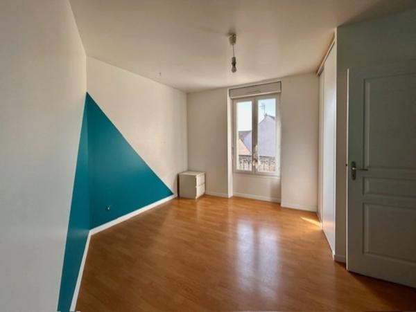 Maison à vendre 5 pièces JUZIERS (78)-90m²-3 chambres-parking-cave-131m²