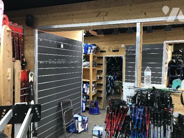 Local commercial de 101 m² loué, au pied de la station de ski de PIAU-ENGALY à ARAGNOUET 65170.