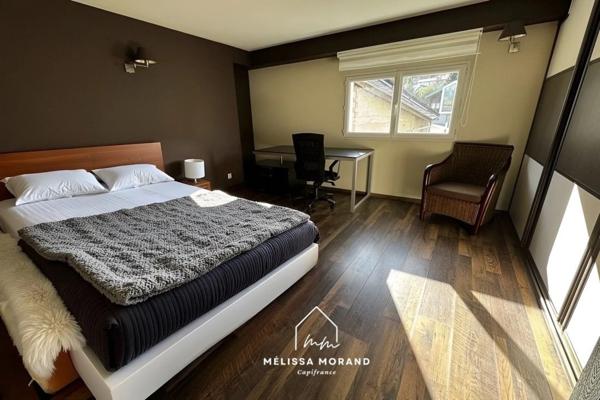 Bien d'exception, maison de village triplex unique de 285 m2 à vendre à ALLONZIER LA CAILLE (74), rénovée haut de gamme