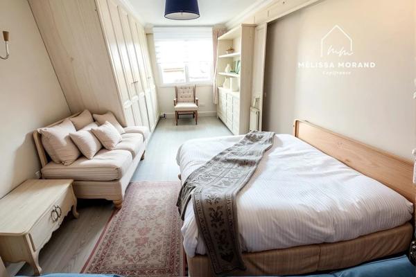 Bien d'exception, maison de village triplex unique de 285 m2 à vendre à ALLONZIER LA CAILLE (74), rénovée haut de gamme