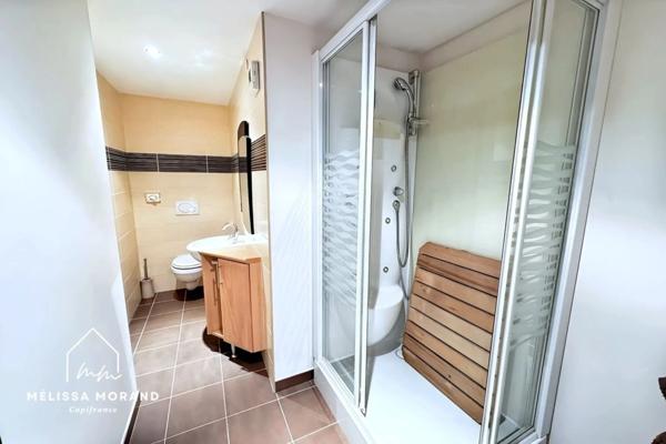 Bien d'exception, maison de village triplex unique de 285 m2 à vendre à ALLONZIER LA CAILLE (74), rénovée haut de gamme