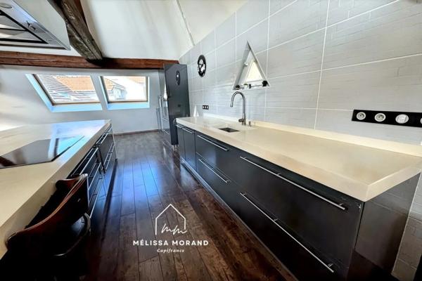 Bien d'exception, maison de village triplex unique de 285 m2 à vendre à ALLONZIER LA CAILLE (74), rénovée haut de gamme