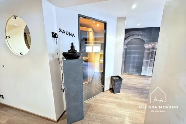 Bien d'exception, maison de village triplex unique de 285 m2 à vendre à ALLONZIER LA CAILLE (74), rénovée haut de gamme