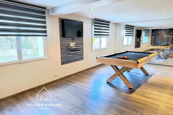 Bien d'exception, maison de village triplex unique de 285 m2 à vendre à ALLONZIER LA CAILLE (74), rénovée haut de gamme