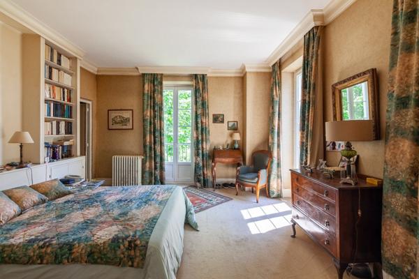 au coeur d'un parc clos et arboré de près de 2 hectares, la maison avec 450 m² habitables Bayonne