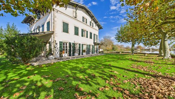 au coeur d'un parc clos et arboré de près de 2 hectares, la maison avec 450 m² habitables Bayonne