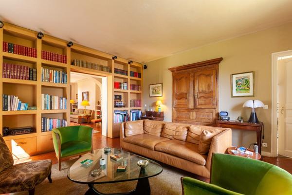 au coeur d'un parc clos et arboré de près de 2 hectares, la maison avec 450 m² habitables Bayonne