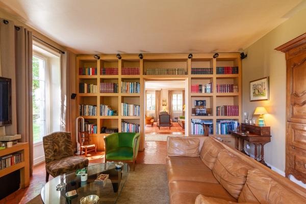 au coeur d'un parc clos et arboré de près de 2 hectares, la maison avec 450 m² habitables Bayonne