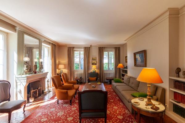 au coeur d'un parc clos et arboré de près de 2 hectares, la maison avec 450 m² habitables Bayonne